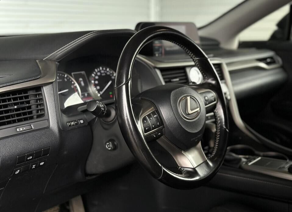 Lexus RX, IV Рестайлинг 300 2.0 AT (238 л.с.) 4WD