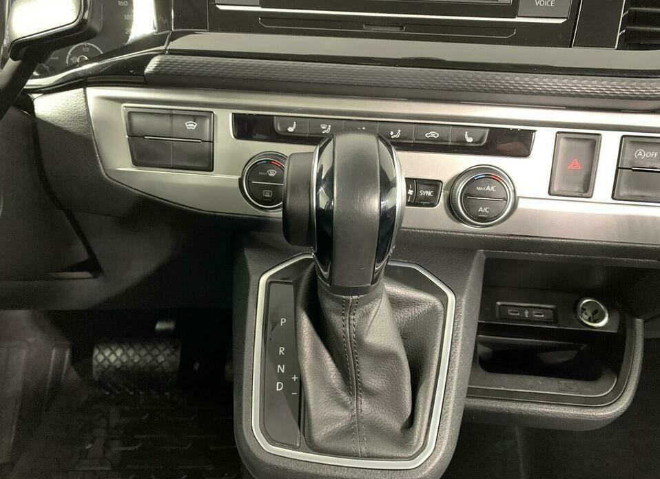 Volkswagen Multivan 2.0d AMT (199 л.с.) 4WD