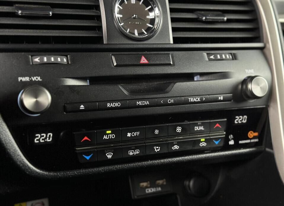 Lexus RX, IV Рестайлинг 300 2.0 AT (238 л.с.) 4WD