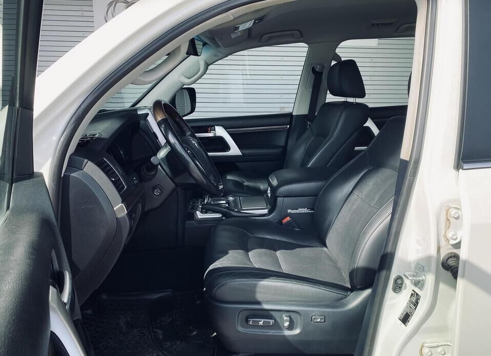 Toyota Land Cruiser, 200 Series Рестайлинг 2 4.5d AT (249 л.с.) 4WD