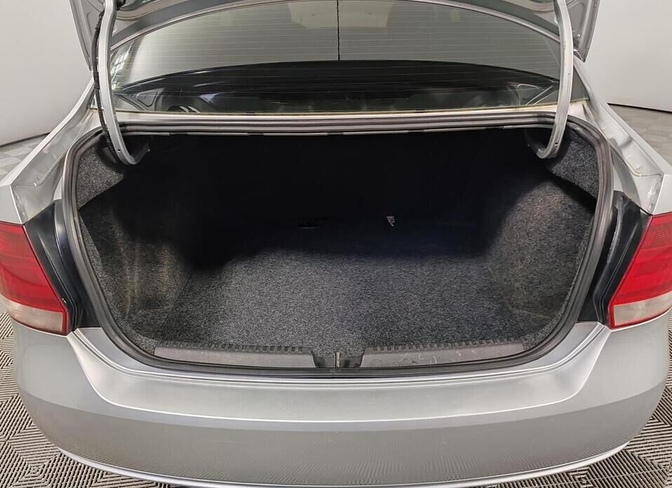 Volkswagen Polo, V 1.6 MT (105 л.с.)