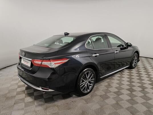 Toyota Camry, 2023 г., 18 952 км