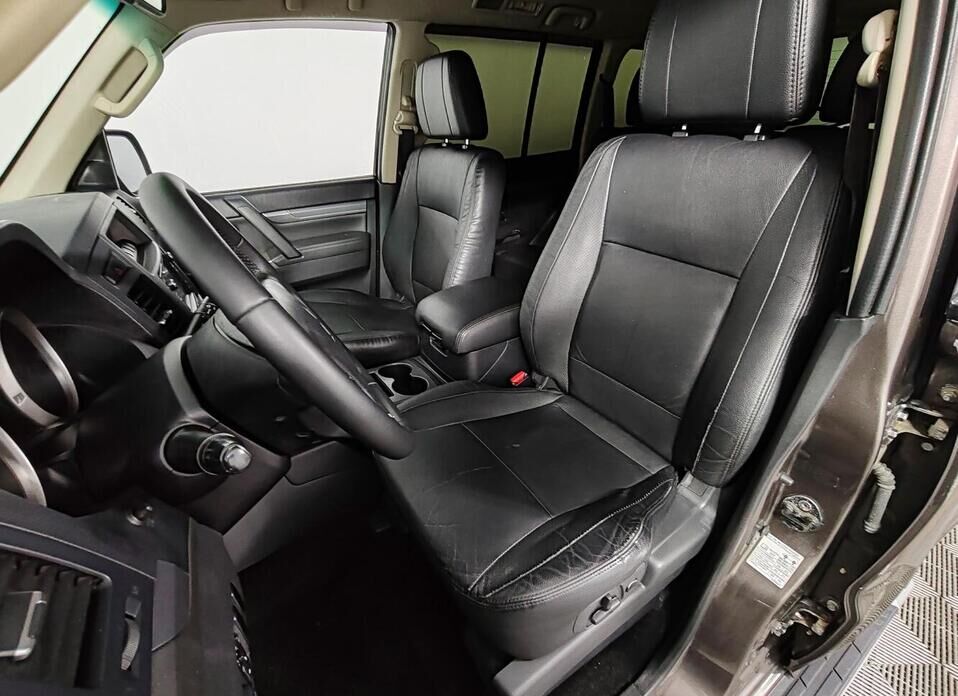 Mitsubishi Pajero, IV Рестайлинг 1 3.0 AT (178 л.с.) 4WD