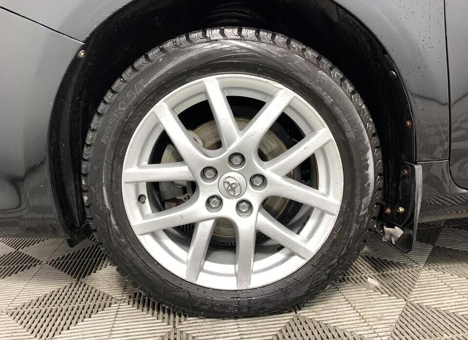 Toyota Camry 2.5 AT (181 л.с.)