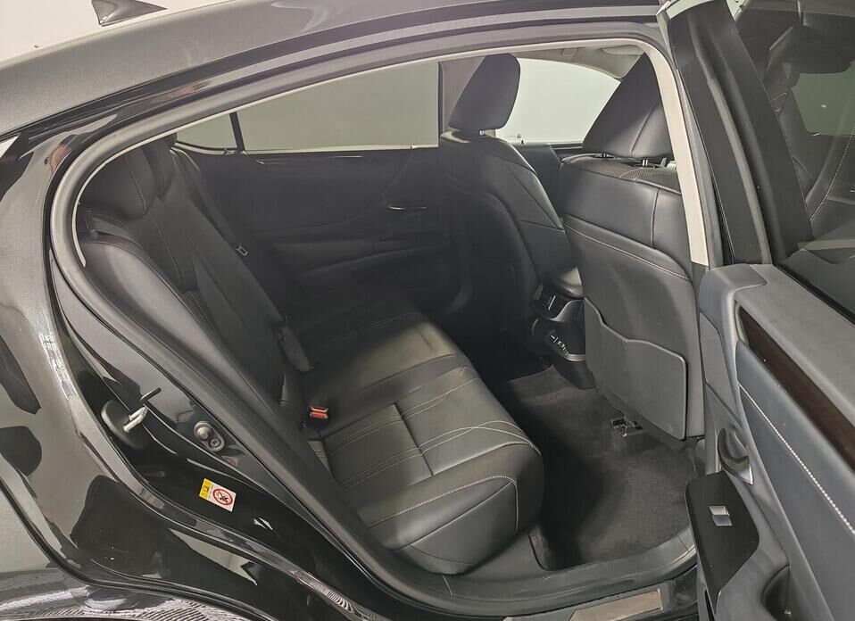 Lexus ES, VII 250 2.5 AT (200 л.с.)