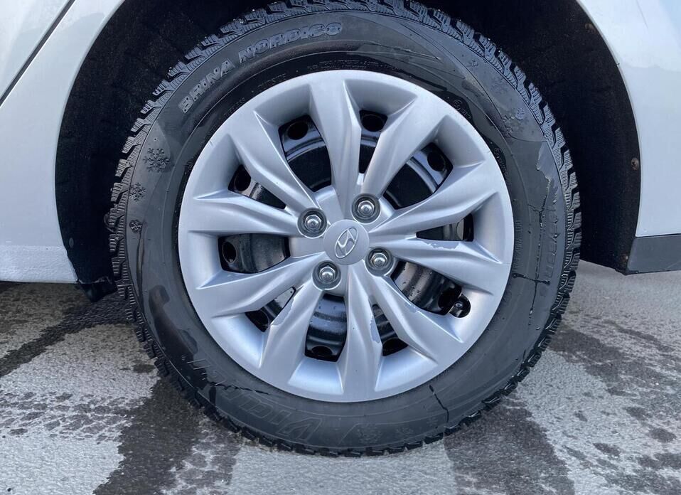 Hyundai Solaris, II Рестайлинг 1.6 MT (123 л.с.)