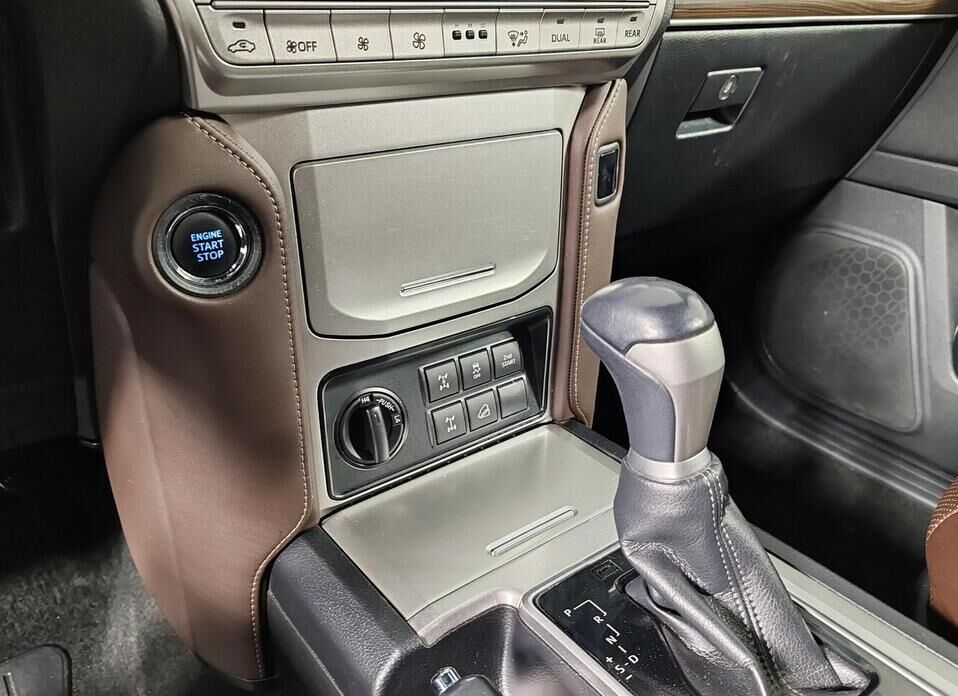 Toyota Land Cruiser Prado, 150 Series Рестайлинг 3 4.0 AT (249 л.с.) 4WD