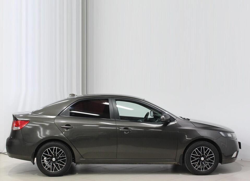 Kia Cerato, II 6-speed 1.6 MT (126 л.с.)
