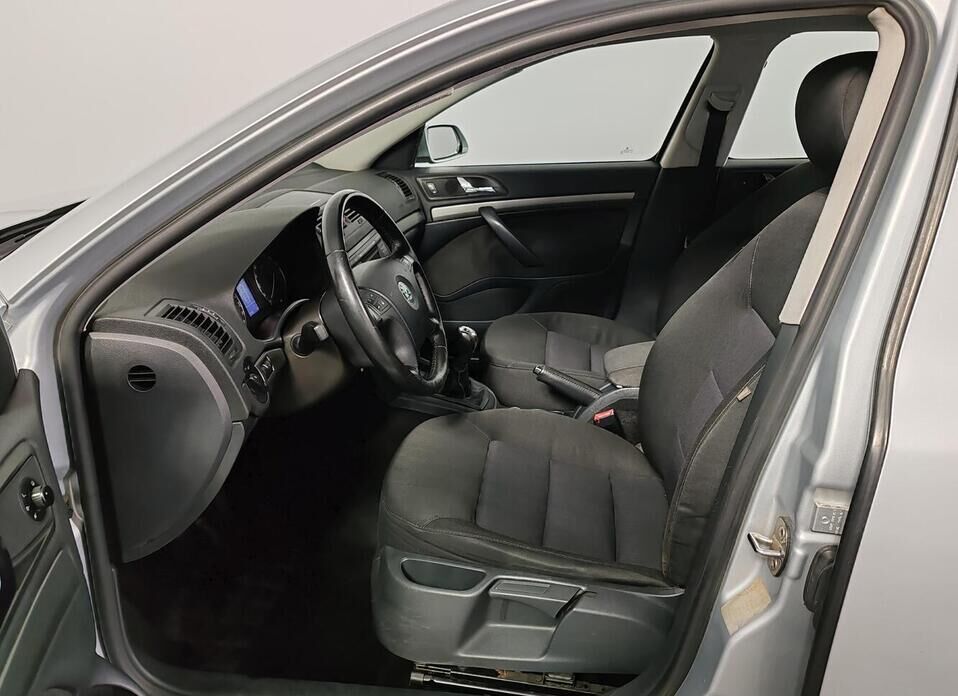 Skoda Octavia, II (A5) 1.6 MT (102 л.с.)