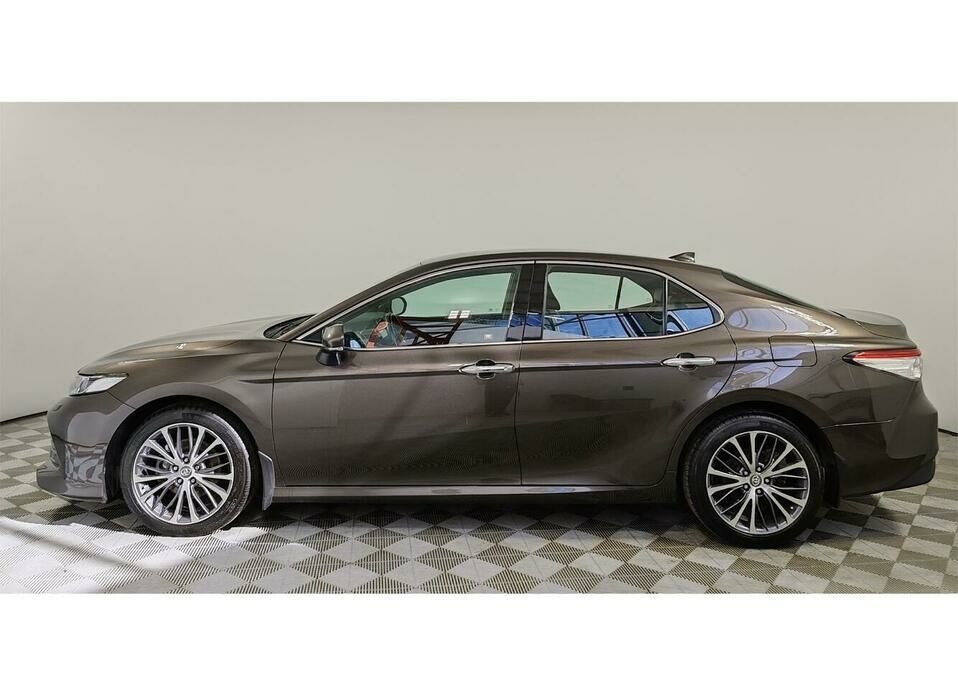 Toyota Camry 2.5 AT (181 л.с.)