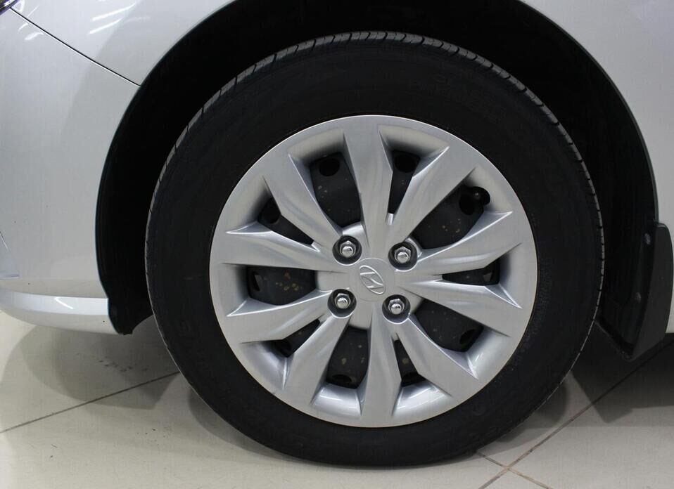 Hyundai Solaris, II Рестайлинг 1.6 AT (123 л.с.)