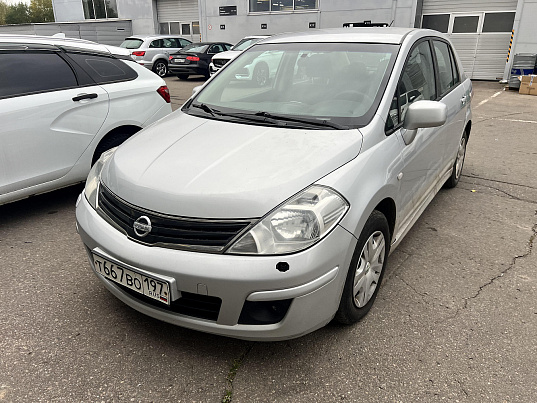 Nissan Tiida, 2010 г., 216 634 км
