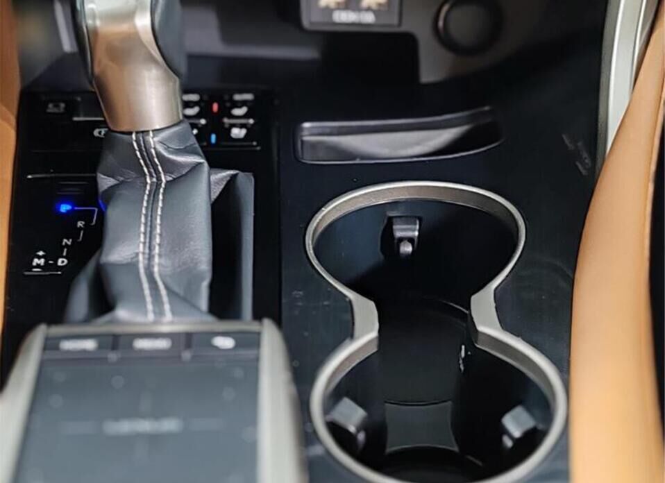 Lexus RX, IV Рестайлинг 300 2.0 AT (238 л.с.)