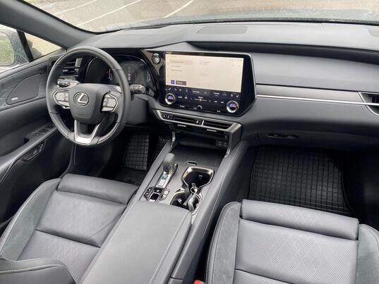 Lexus RX, 2023 г., 604 км