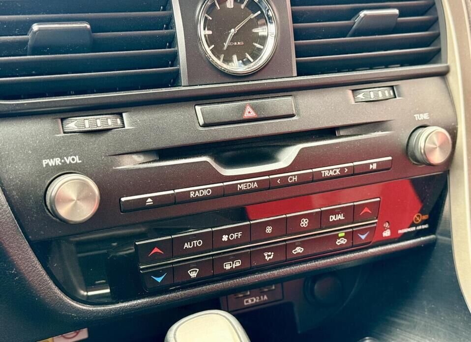 Lexus RX, IV Рестайлинг 300 2.0 AT (238 л.с.) 4WD