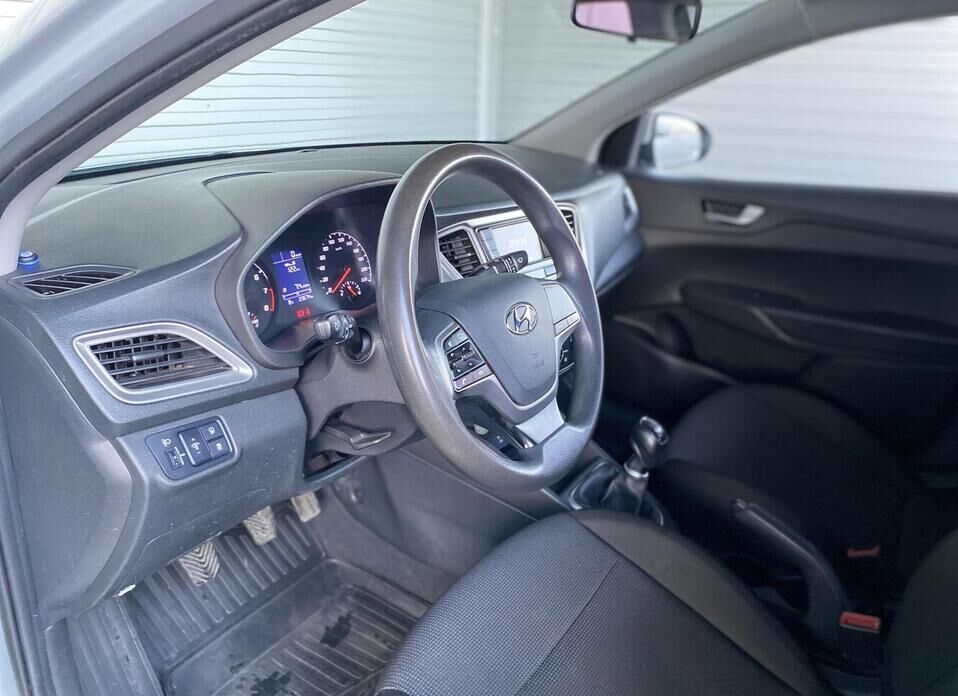 Hyundai Solaris, II Рестайлинг 1.6 MT (123 л.с.)