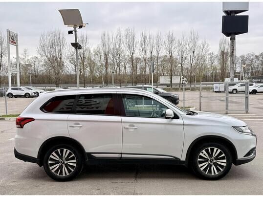 Mitsubishi Outlander, 2019&nbsp;г., 208&nbsp;413&nbsp;км