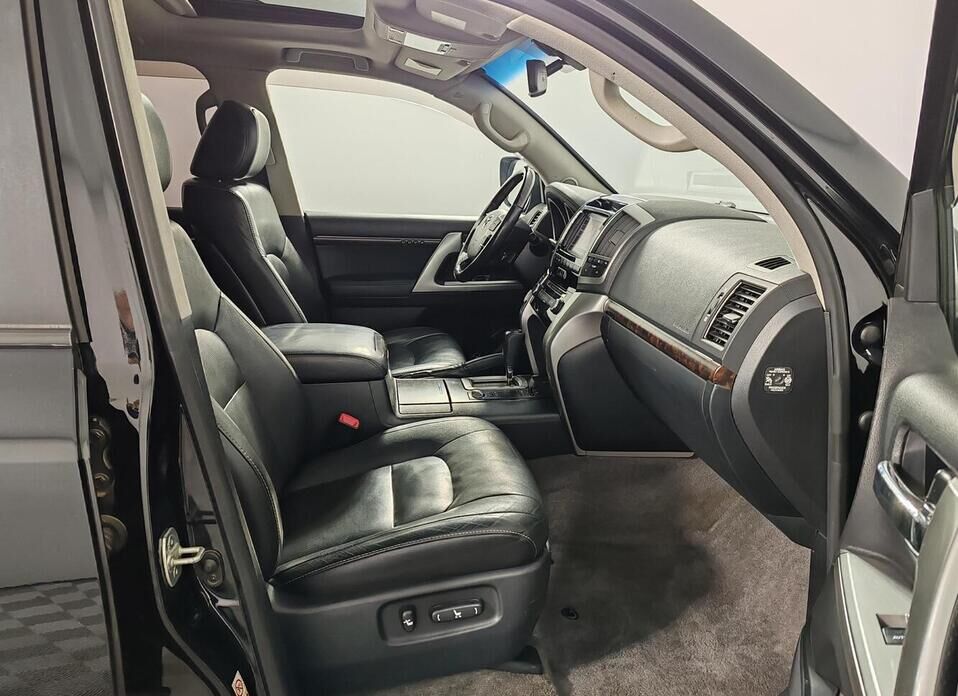 Toyota Land Cruiser, 200 Series Рестайлинг 1 4.5d AT (235 л.с.) 4WD