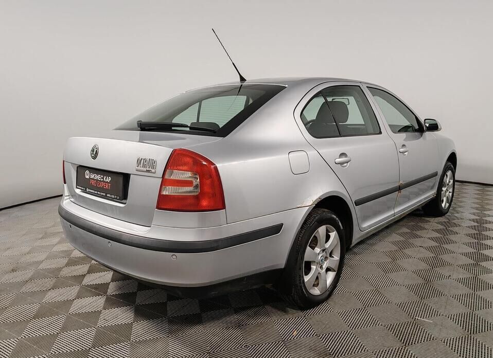 Skoda Octavia, II (A5) 1.6 MT (102 л.с.)
