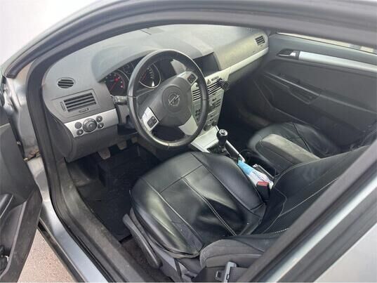 Opel Astra, 2011&nbsp;г., 158&nbsp;610&nbsp;км