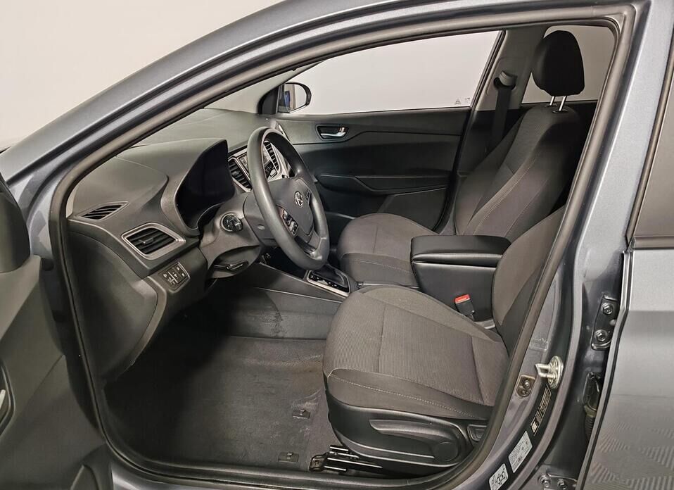 Hyundai Solaris, II Рестайлинг 1.6 AT (123 л.с.)