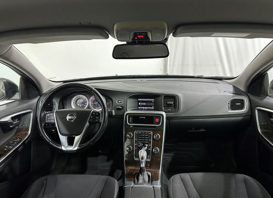 Volvo S60, II 2.5 AT (249 л.с.)