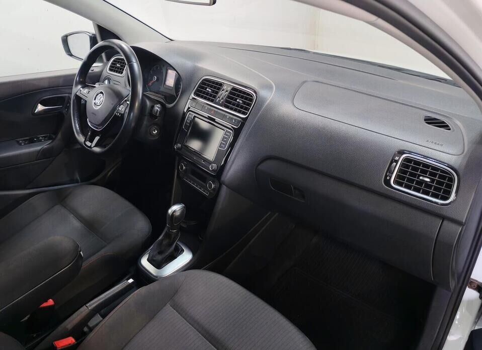 Volkswagen Polo, V Рестайлинг 1.6 AT (110 л.с.)