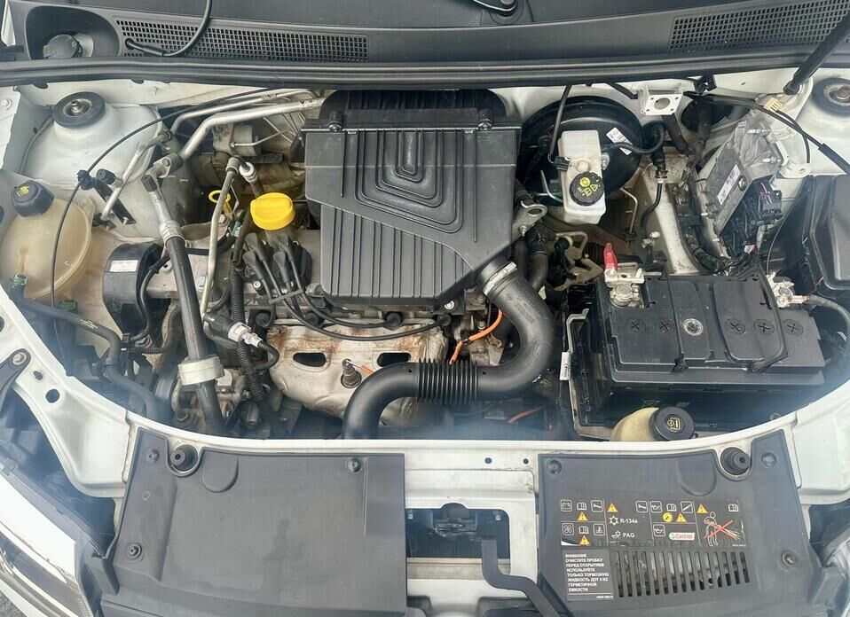 Renault Logan, II Рестайлинг 1.6 MT (82 л.с.)