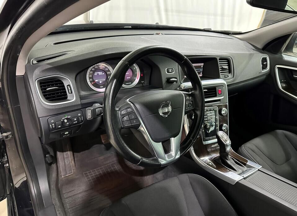 Volvo S60, II 2.5 AT (249 л.с.)