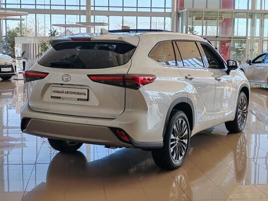 Toyota Highlander, 2025&nbsp;г., 15&nbsp;км