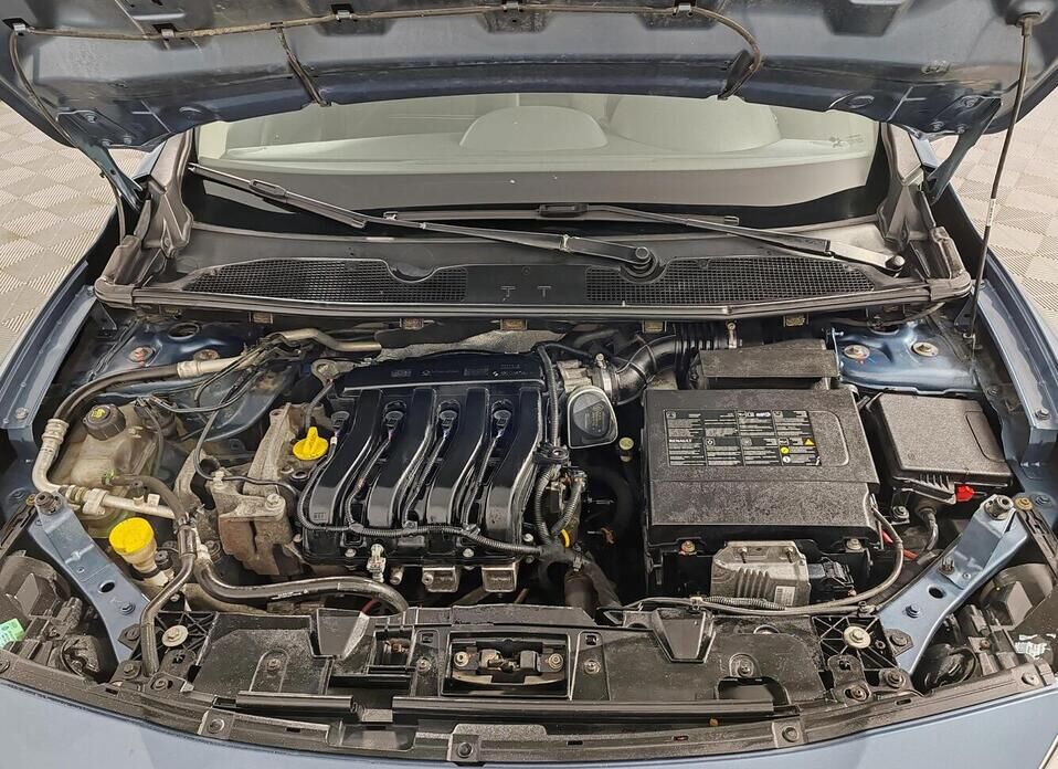 Renault Fluence, I Рестайлинг 1.6 MT (106 л.с.)