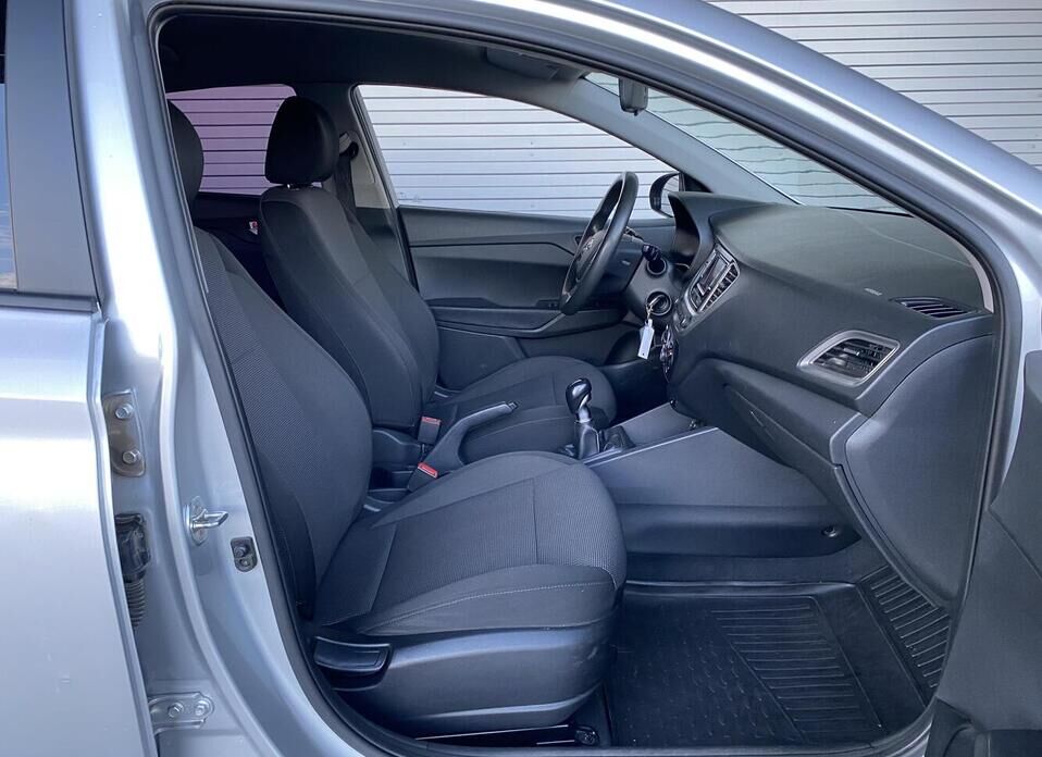 Hyundai Solaris, II Рестайлинг 1.6 MT (123 л.с.)