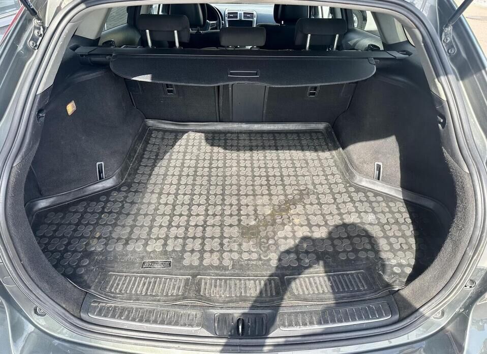 Toyota Avensis, III 2.0d MT (126 л.с.)