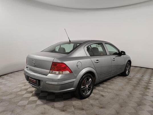 Opel Astra, 2011&nbsp;г., 158&nbsp;610&nbsp;км
