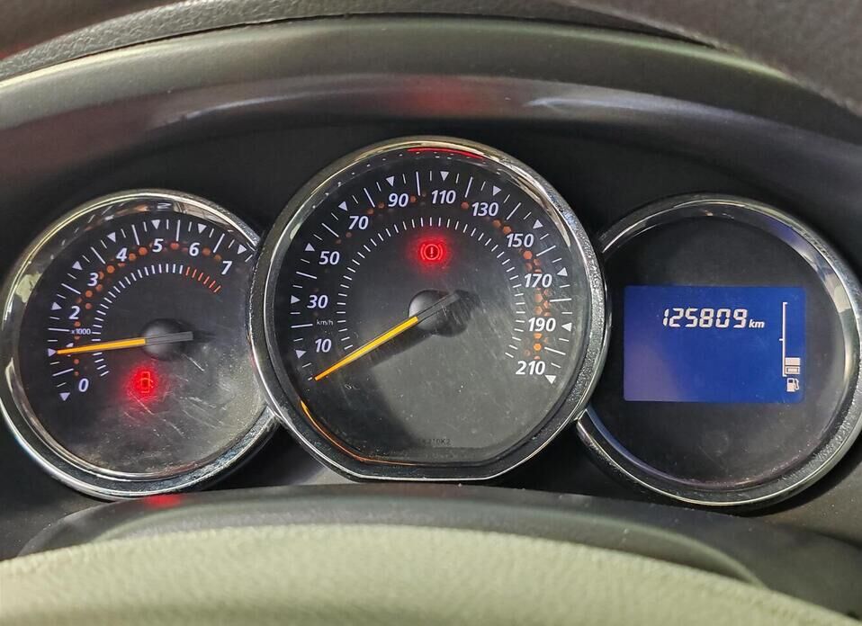 Renault Sandero, II Stepway 1.6 MT (82 л.с.)