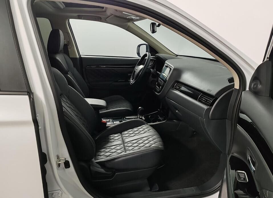 Mitsubishi Outlander, III Рестайлинг 3 2.0 CVT (146 л.с.)