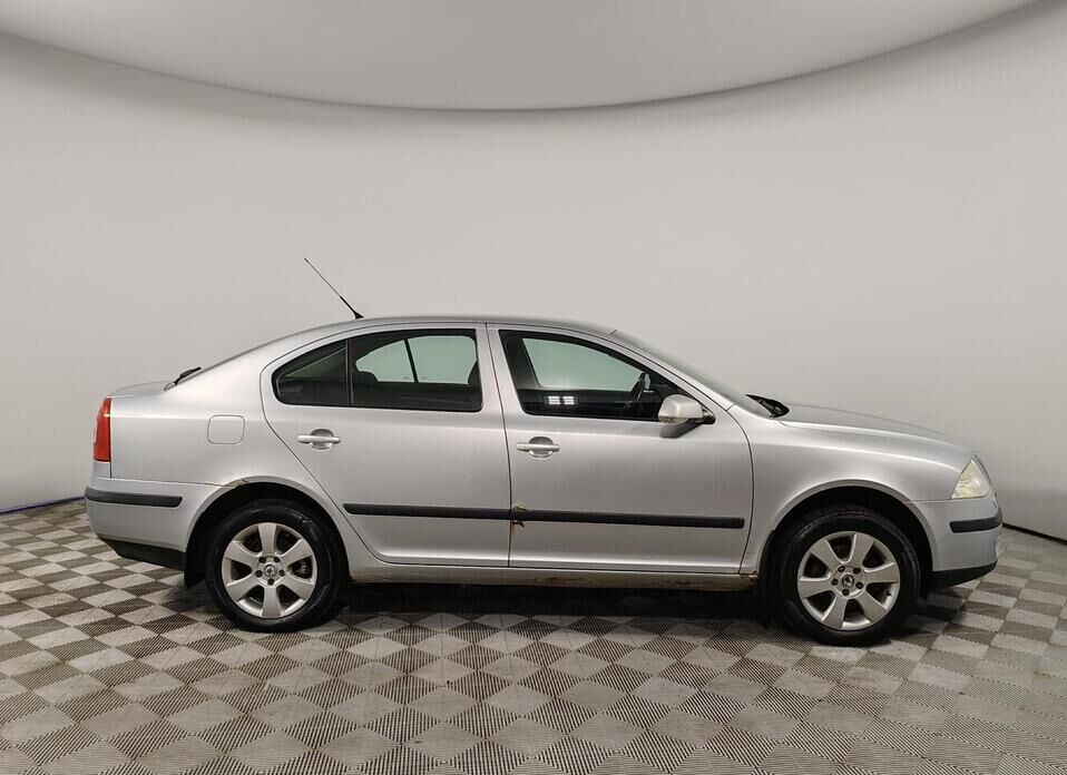 Skoda Octavia, II (A5) 1.6 MT (102 л.с.)