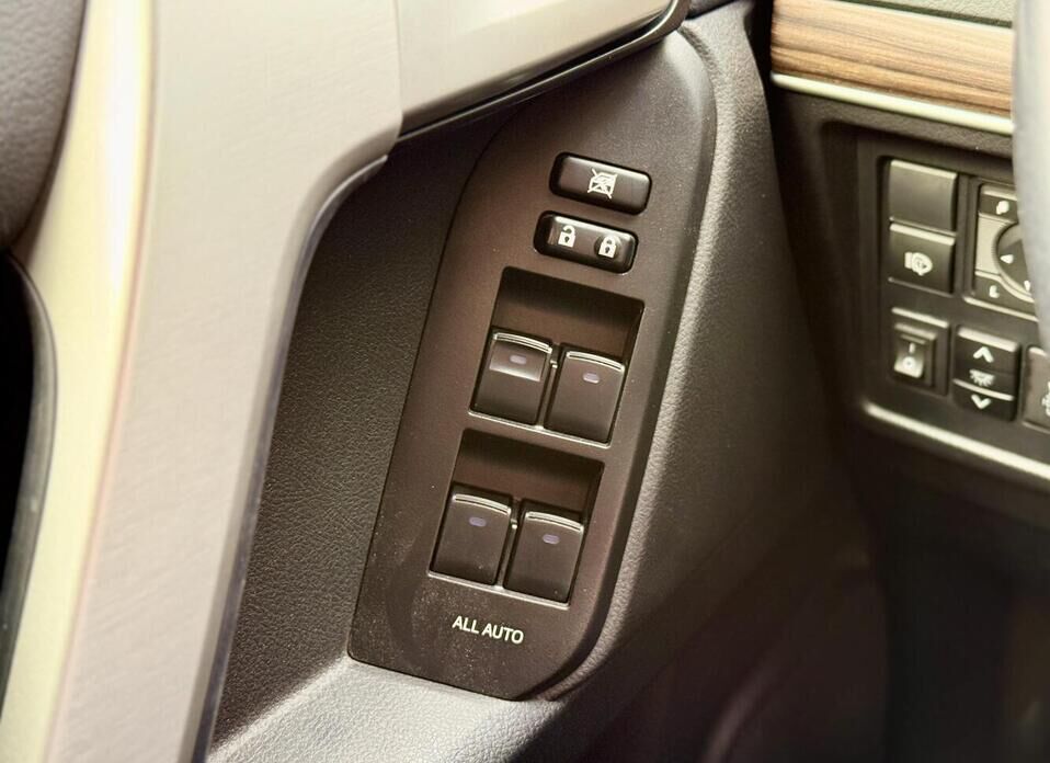 Toyota Land Cruiser Prado, 150 Series Рестайлинг 2 2.8d AT (177 л.с.) 4WD