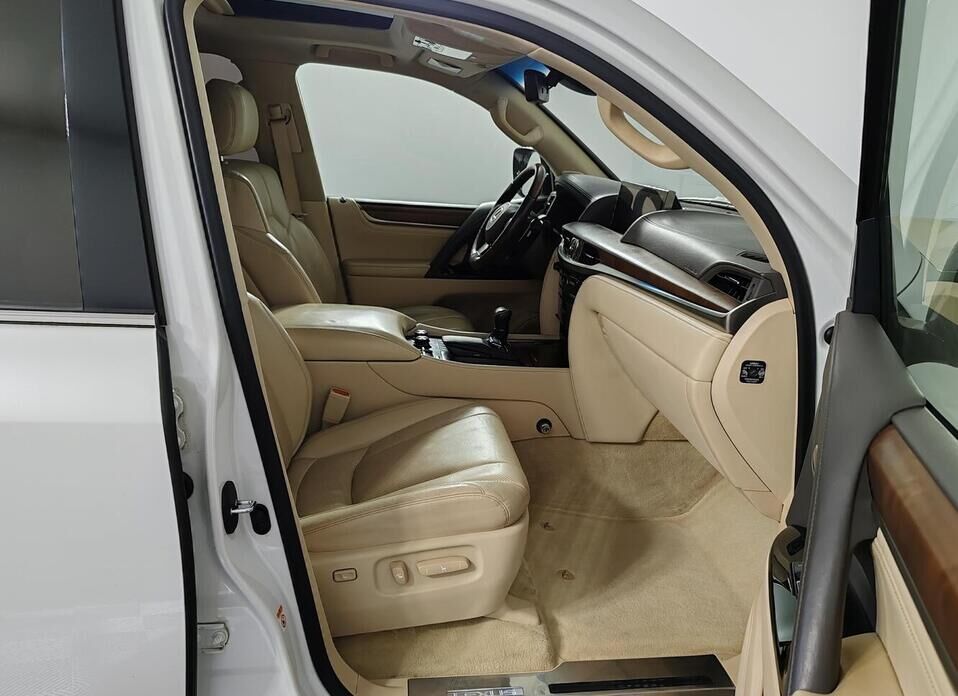 Lexus LX, III Рестайлинг 2 570 5.7 AT (367 л.с.) 4WD