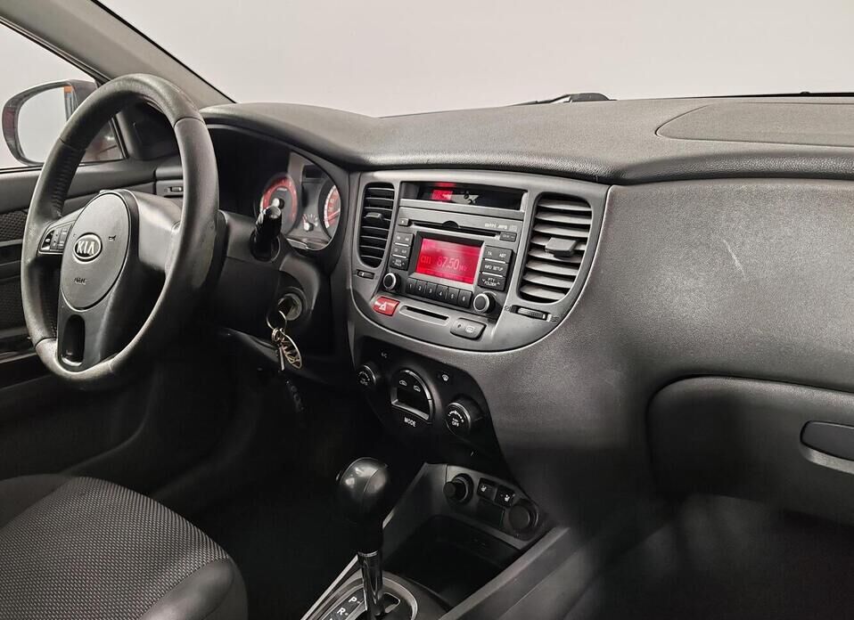 Kia Rio, II Рестайлинг 1.4 AT (95 л.с.)