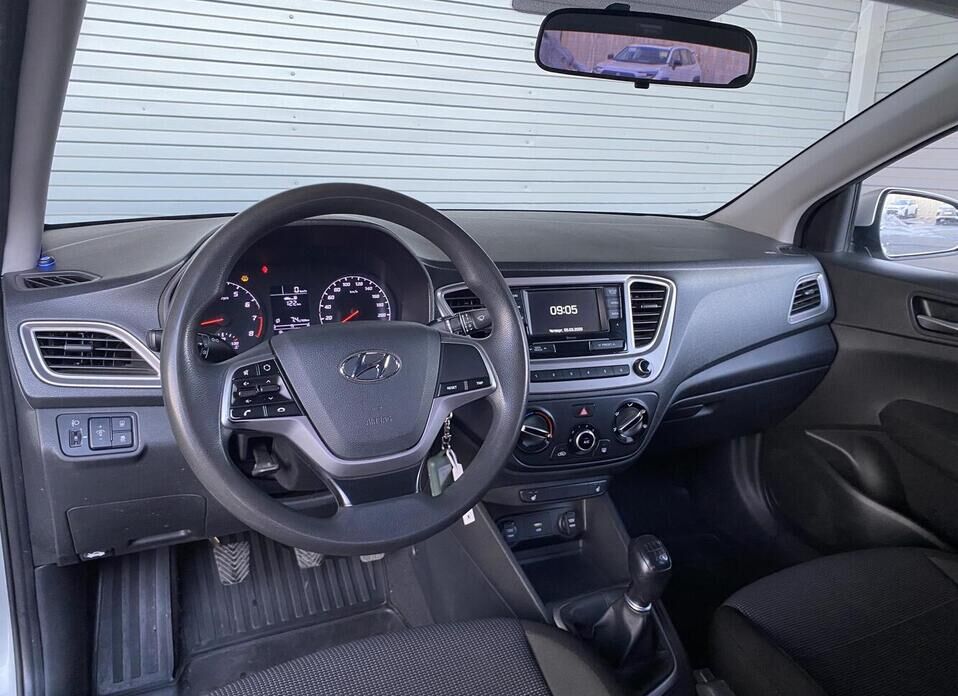 Hyundai Solaris, II Рестайлинг 1.6 MT (123 л.с.)