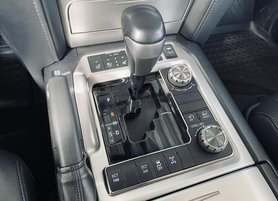 Toyota Land Cruiser, 200 Series Рестайлинг 2 4.5d AT (249 л.с.) 4WD
