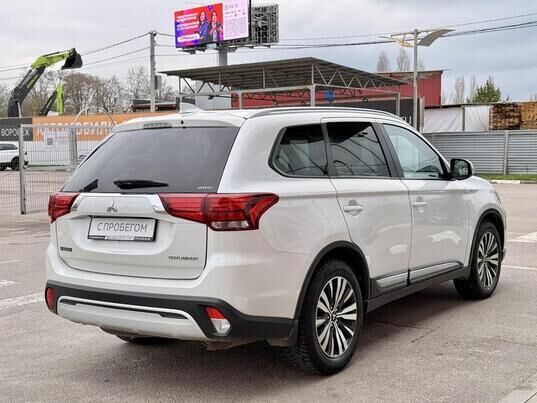 Mitsubishi Outlander, 2019&nbsp;г., 208&nbsp;413&nbsp;км