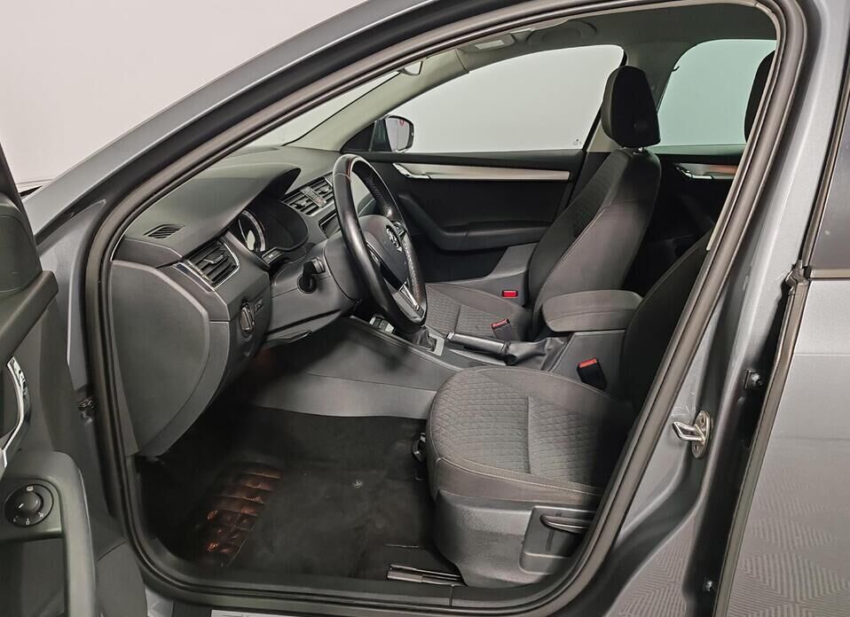Skoda Octavia, III (A7) 1.6 MT (110 л.с.)