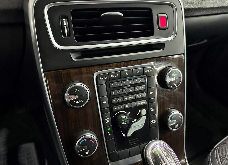 Volvo S60, II 2.5 AT (249 л.с.)