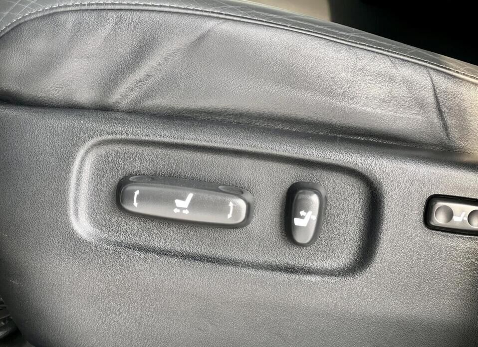 Toyota Land Cruiser, 200 Series Рестайлинг 2 4.5d AT (249 л.с.) 4WD