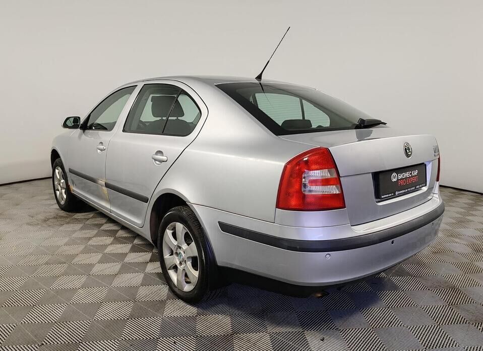 Skoda Octavia, II (A5) 1.6 MT (102 л.с.)