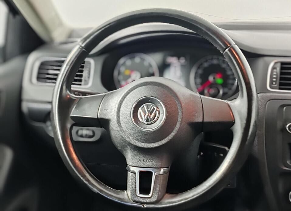 Volkswagen Jetta, VI 1.4 AMT (122 л.с.)