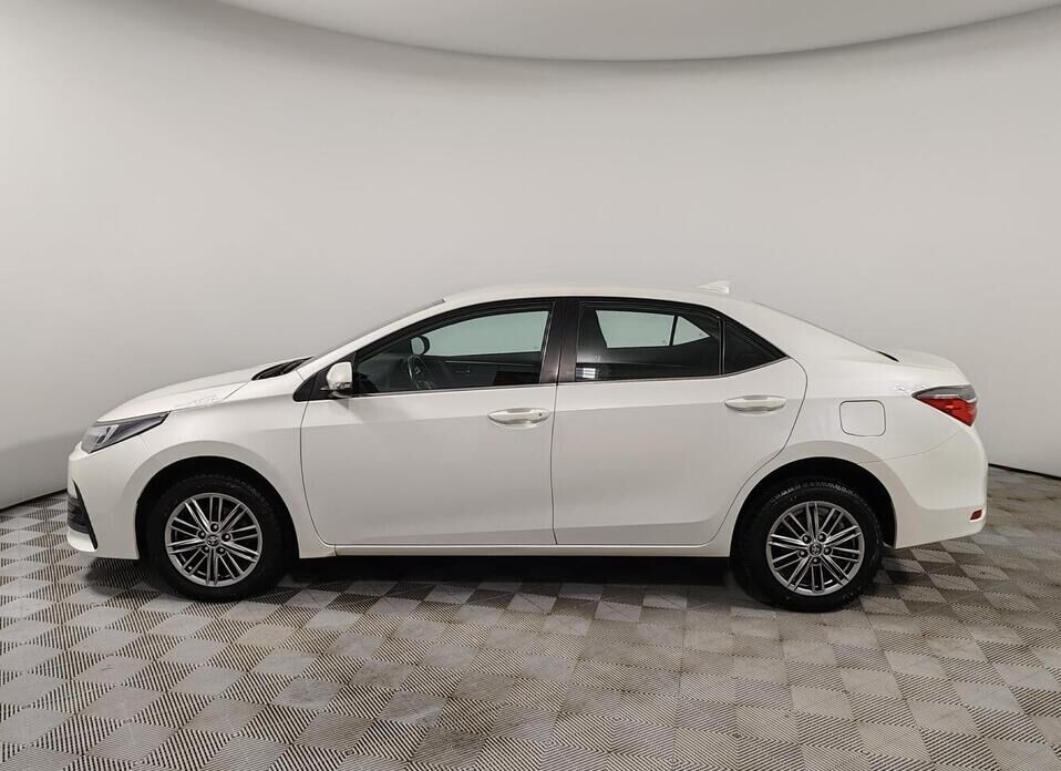 Toyota Corolla, XI (E160, E170) Рестайлинг 1.6 CVT (122 л.с.)