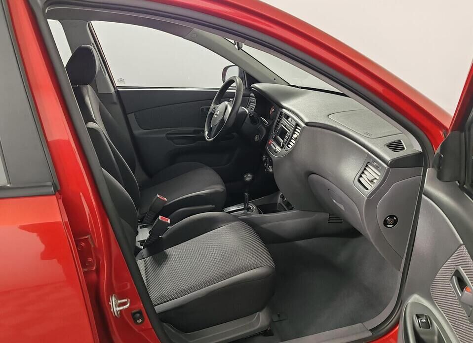 Kia Rio, II Рестайлинг 1.4 AT (95 л.с.)